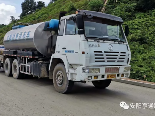 我公司廣東河惠莞項(xiàng)目透層、封層試驗(yàn)段完成